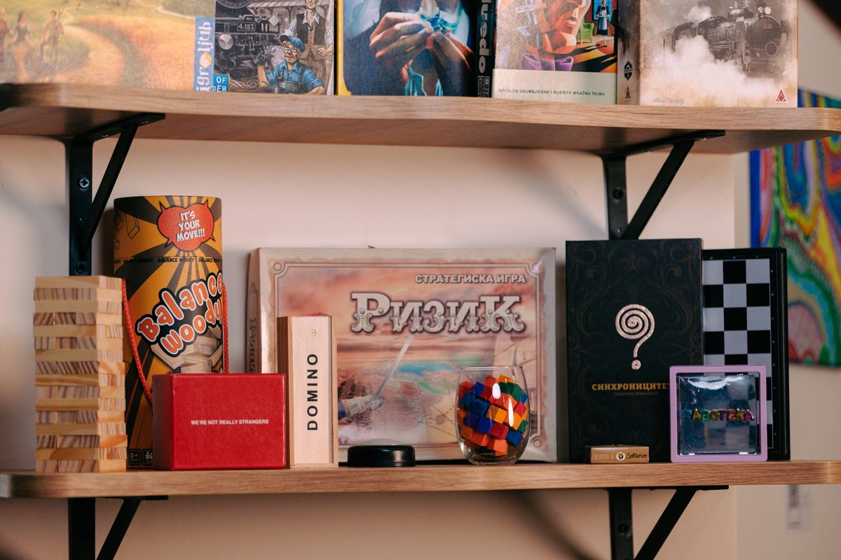 More board games and puzzles on the RABOTEKA shelves